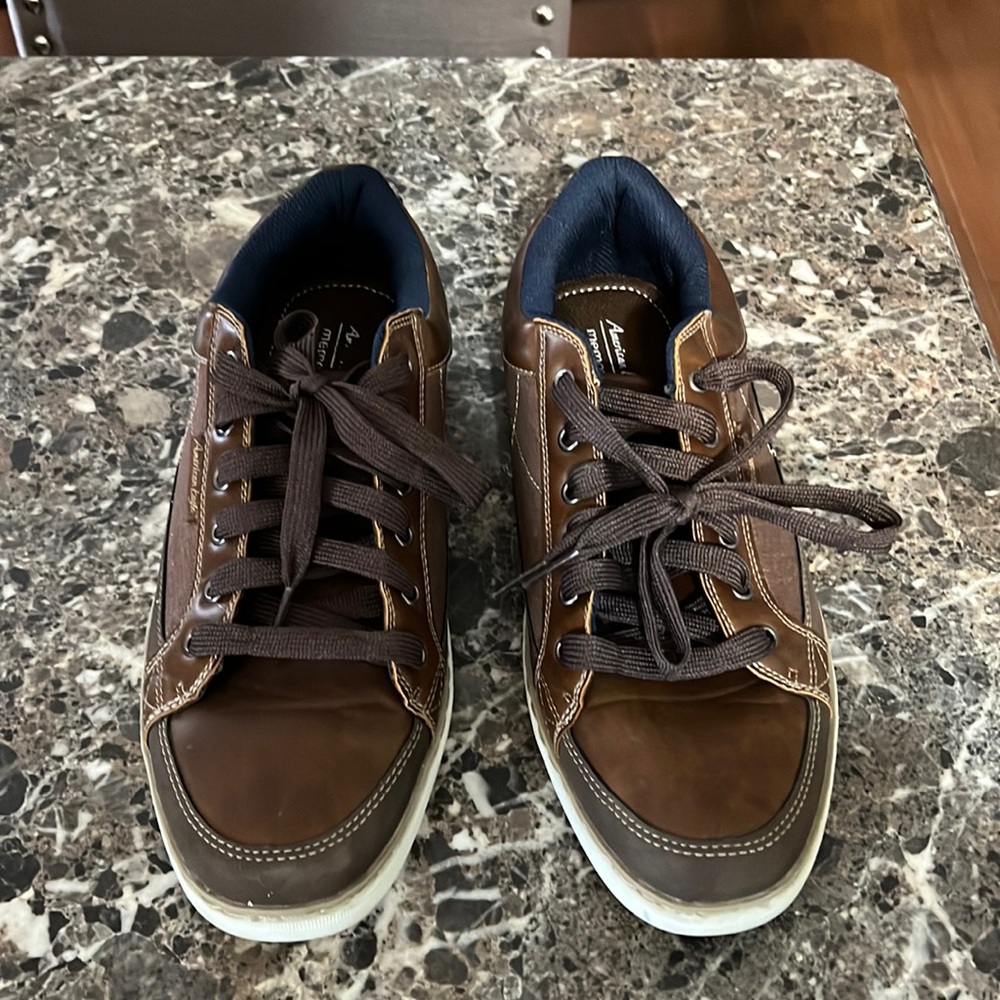 Men’s size 10 American Eagle casual shoes